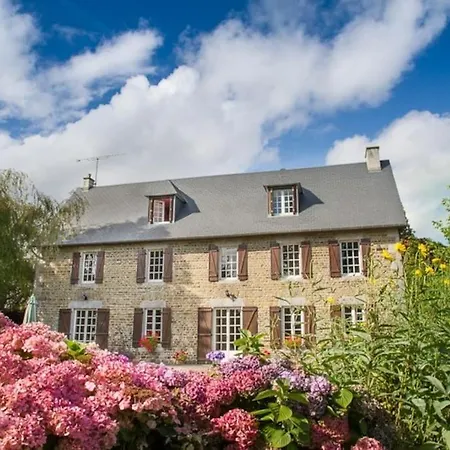 Magnificent French With Private Heated Pool & Gardens 度假居